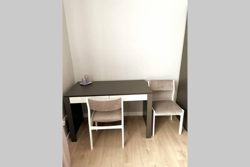 Modern Apartment In تارنوف المظهر الخارجي الصورة