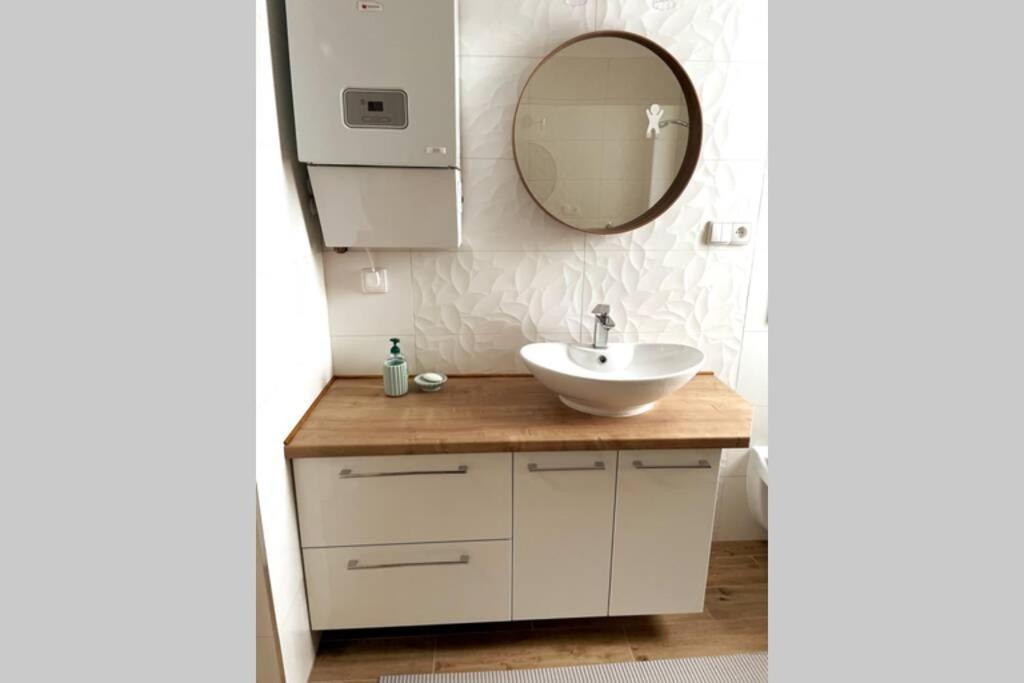 Modern Apartment In تارنوف المظهر الخارجي الصورة
